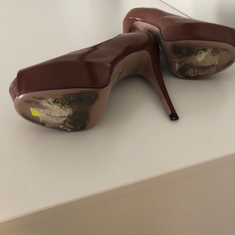 Gucci patent leather brown peep toes pump heels - Picture 6 of 6